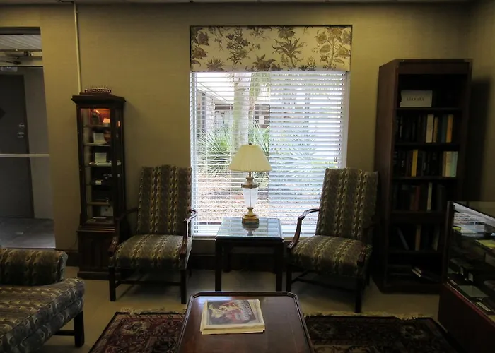 Charleston Grand Hotel 3*